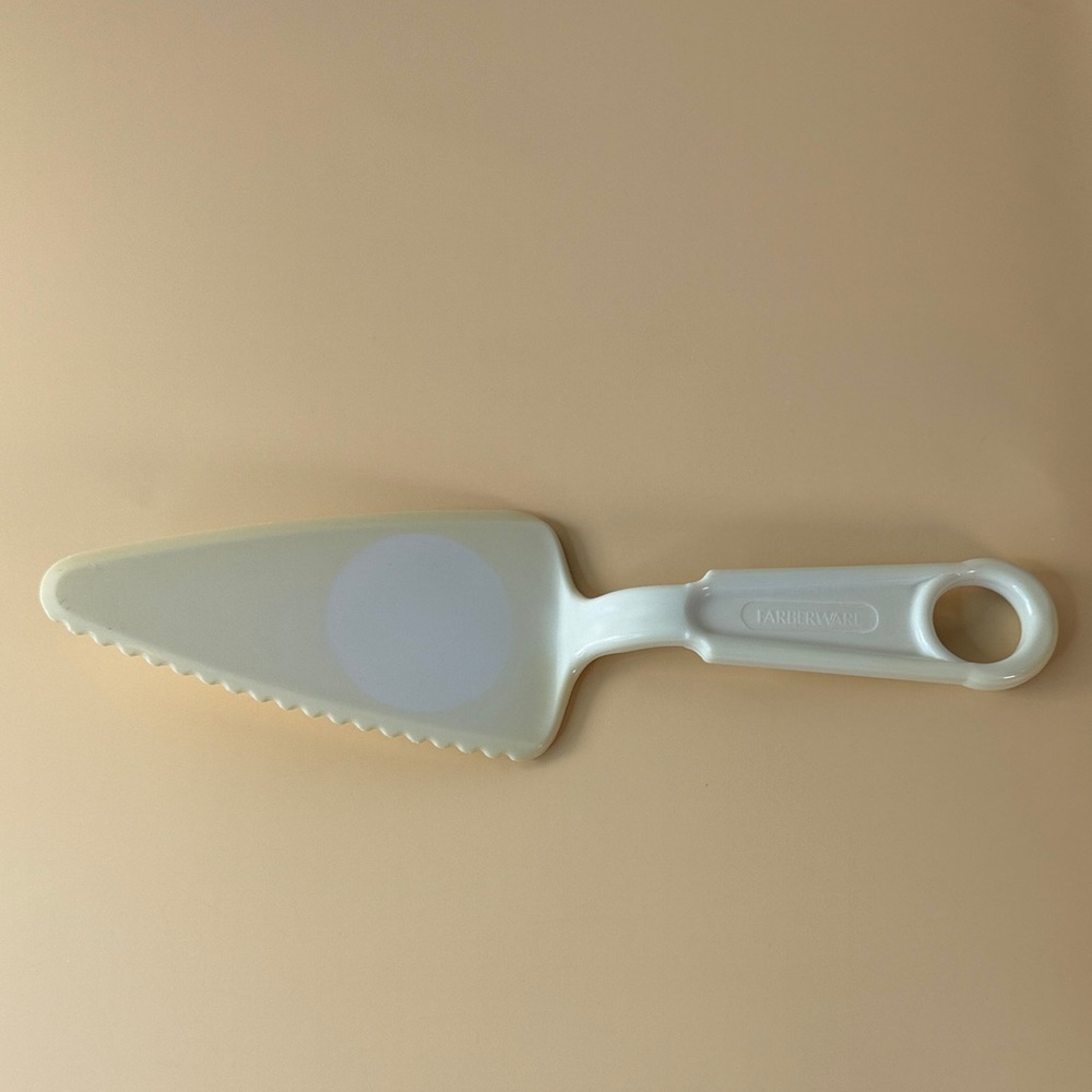 Farberware Ivory Pie Server